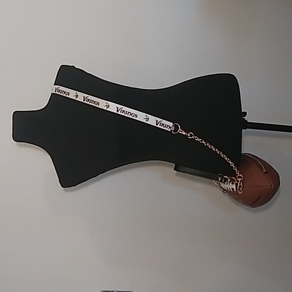 HANDMADE Football Purse (MINNESOTA VIKINGS) 🏈 - Picture 8 of 17